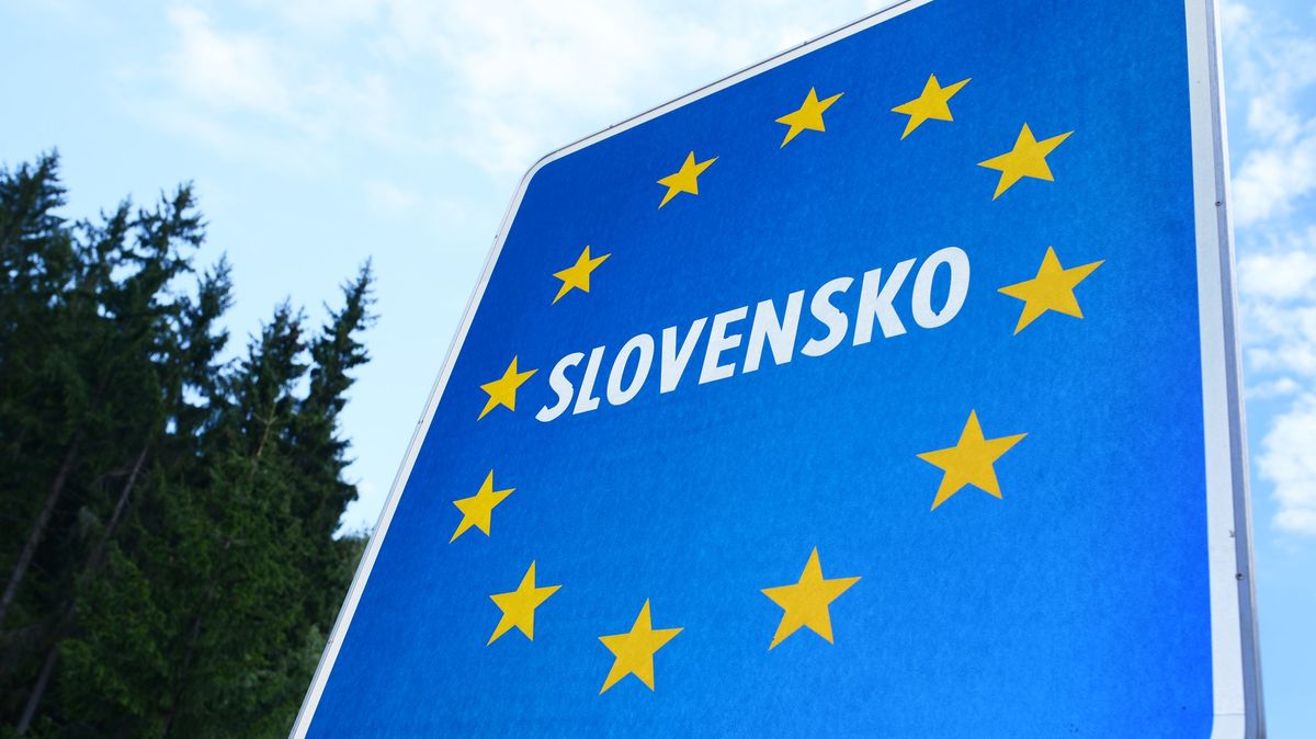 Slovensko nařídí karanténu neočkovaným cestujícím včetně dětí